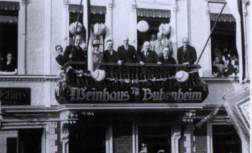1921 Ehrengste auf Balkon Bubenheim