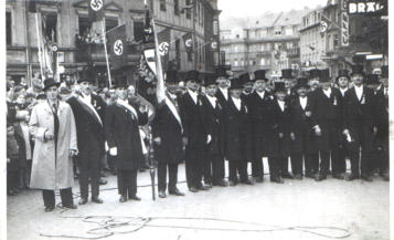 1933 Trotz neuer Fahnen die alte Kirmes